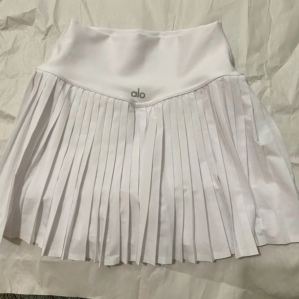 ALO Yoga White Pleated Grand Slam Tennis Mini Skirt